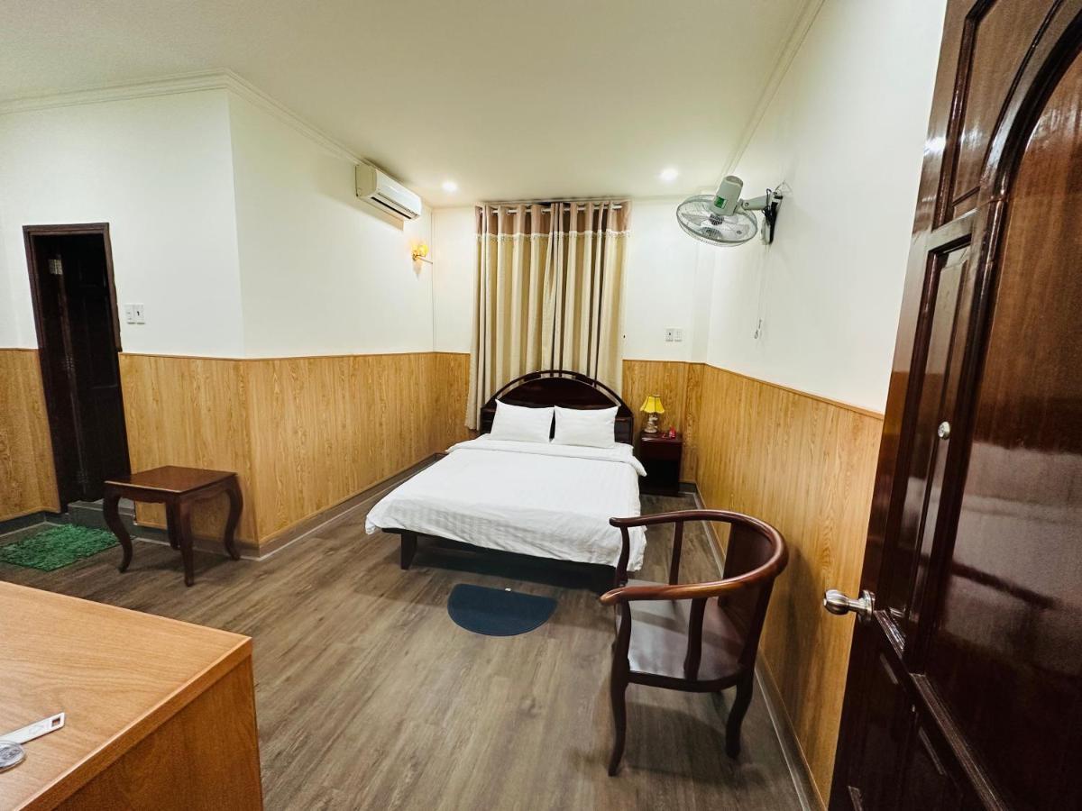 Отель Khach San Mekong Star Виньлонг Экстерьер фото